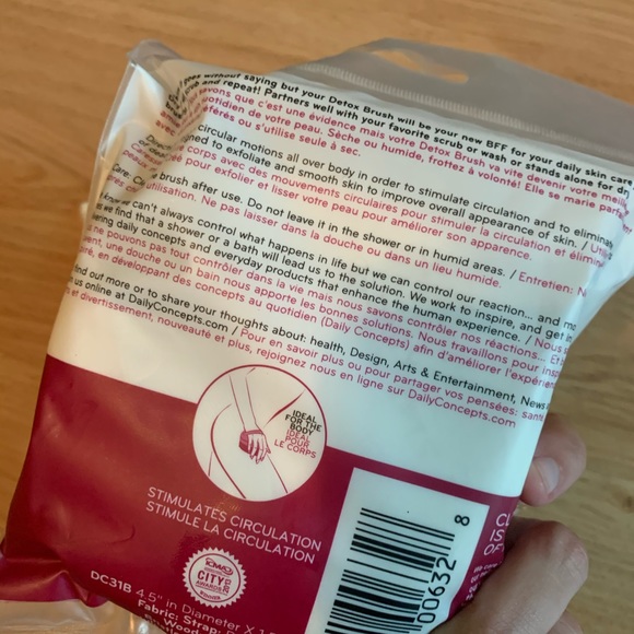 Exfoliating foot mask & daily massaging brush - Picture 5 of 5